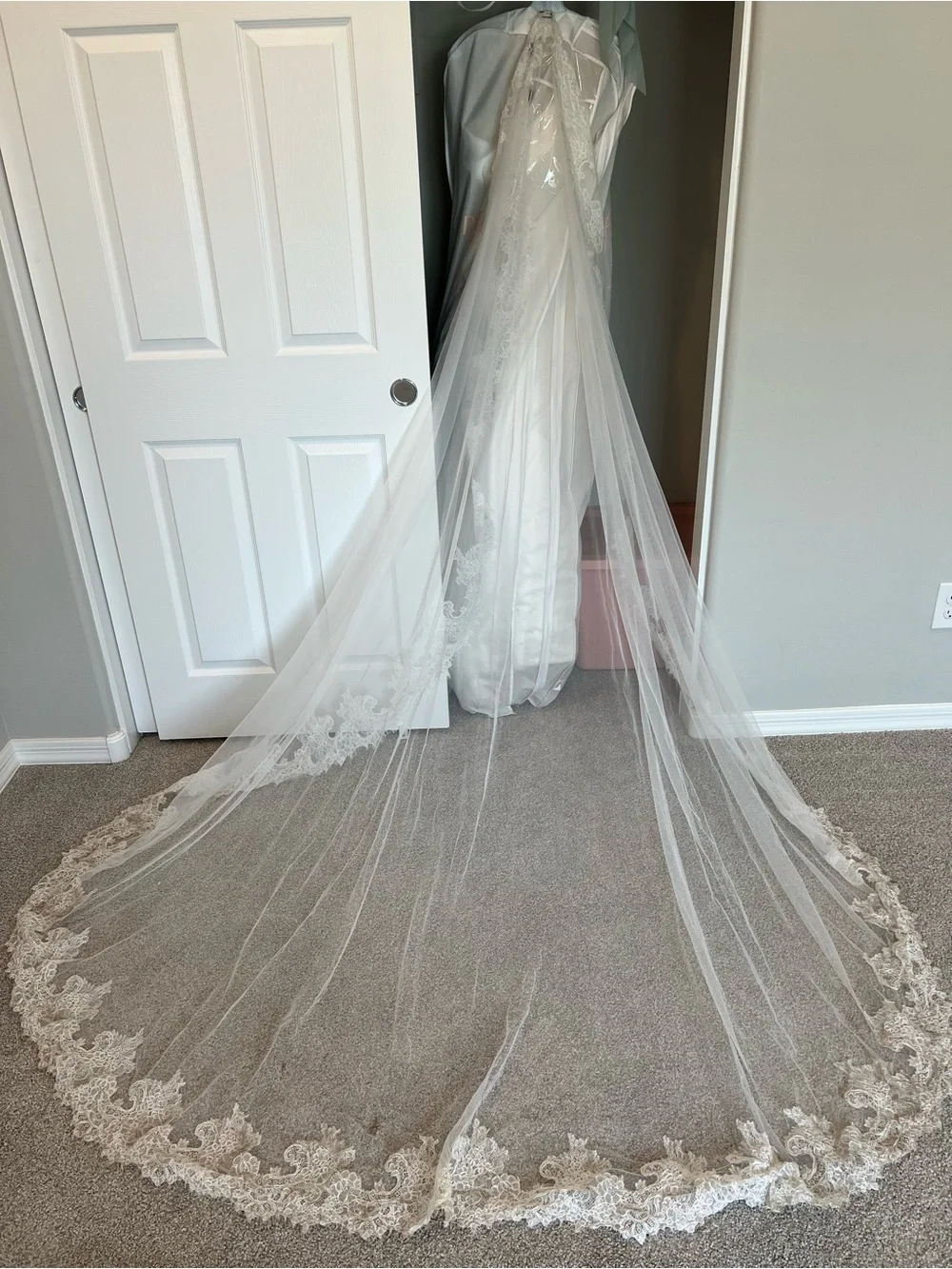 Vintage mantilla veil chapel length 98”